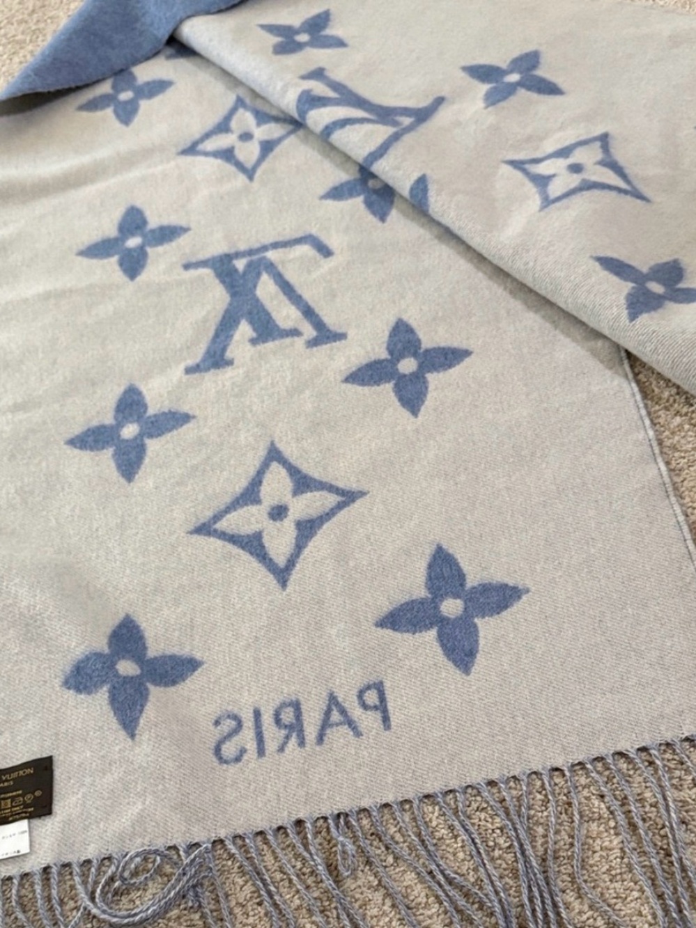 Louis Vuitton Blue and Cream Reversible Cashmere Scarf - Picture 3 of 3